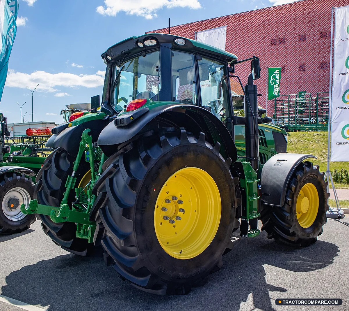 Deere 6195M