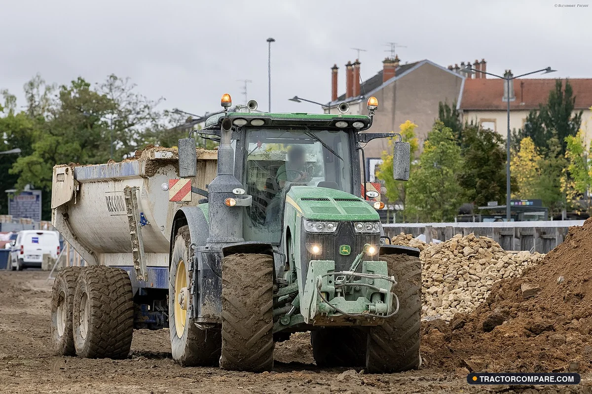 Deere 8245R (2014–2019)