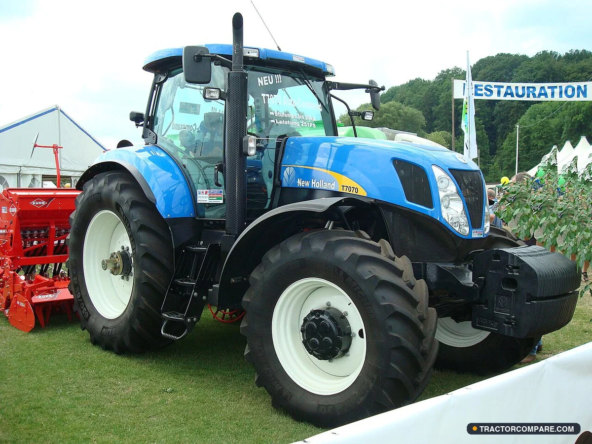 New Holland T7070